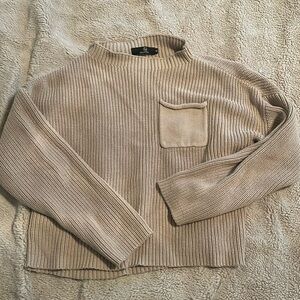 Tan M cable knit cropped sweater